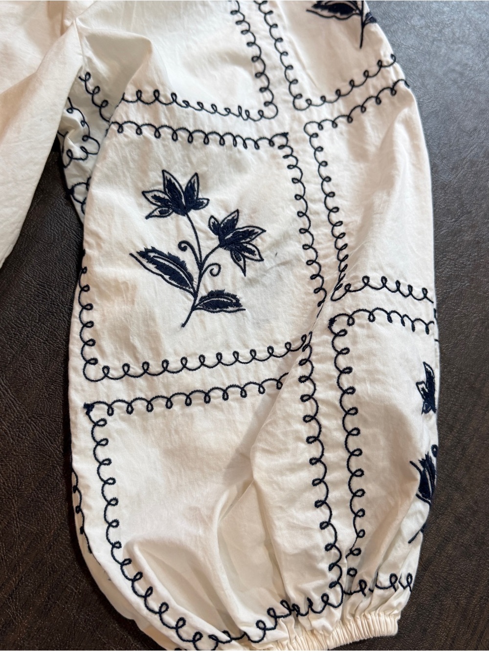 LOFT White Poplin Blouse with Navy Embroidered Sleeves Sz XS - Picture 2 of 8